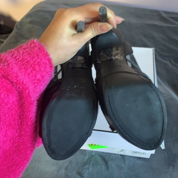 Brand new black Guess shoes with high heel - Picture 5 of 7